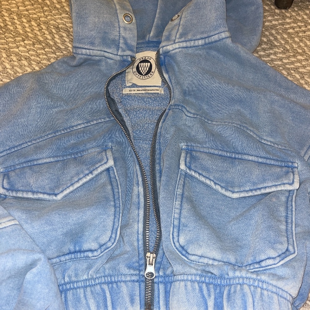 blue cropped zip up